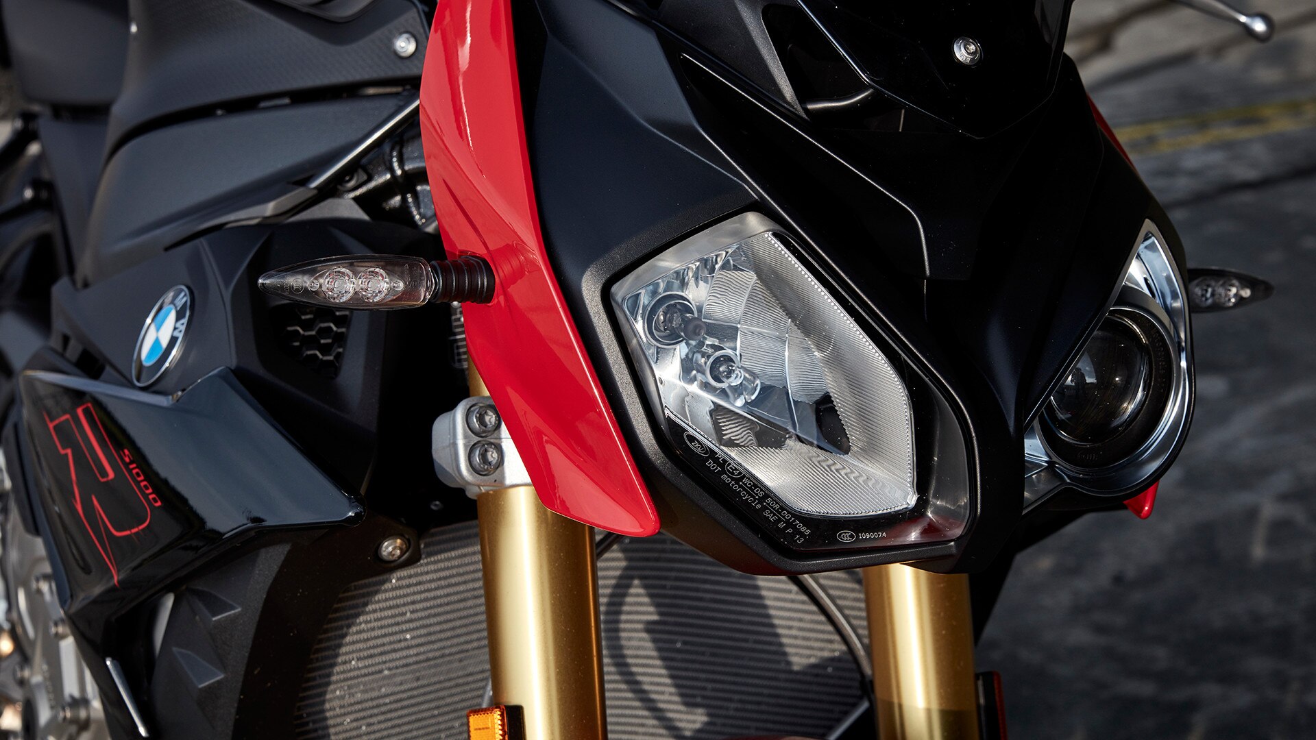 Dianteira diferenciadora da S 1000 R
