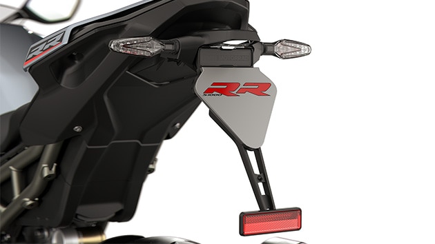 A traseira reduzida com suporte de placa embutido na S 1000 RR