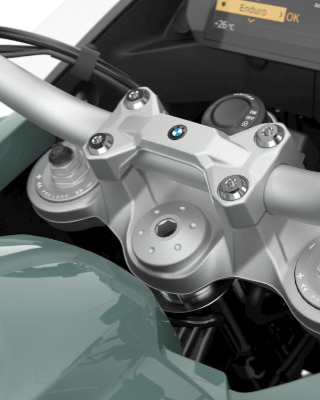 Ajuste de compressão e retorno da BMW F 900 GS Adventure